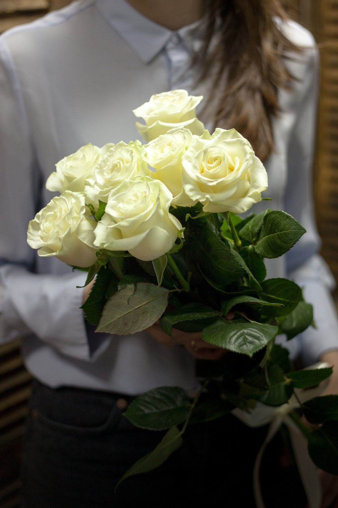 шляпная коробка с розами и гипсофилой для подарка в Архангельске