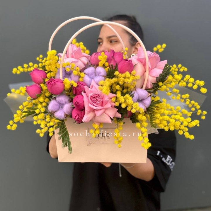 Сумочка мимозы и роз "Примавера" в Архангельске