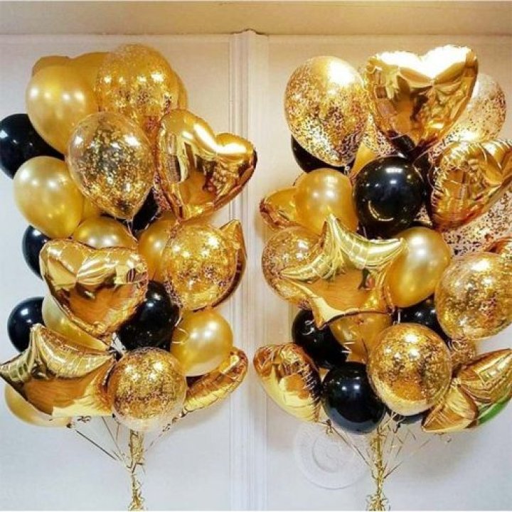 Фонтан шаров "Чёрное золото" в Архангельске