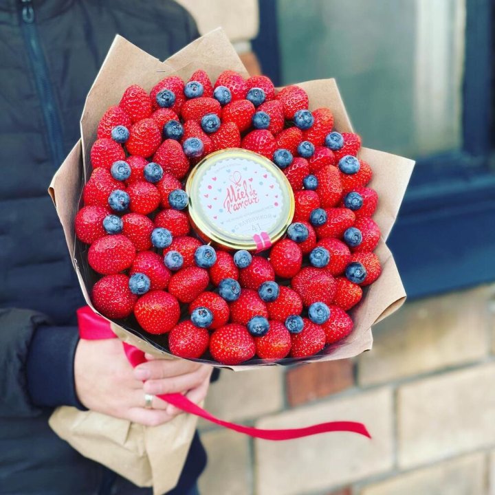 "Клубника и мёд" в Архангельске