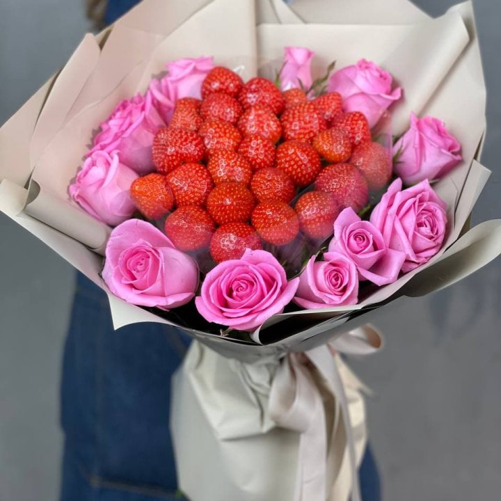 Клубника и розы в Архангельске
