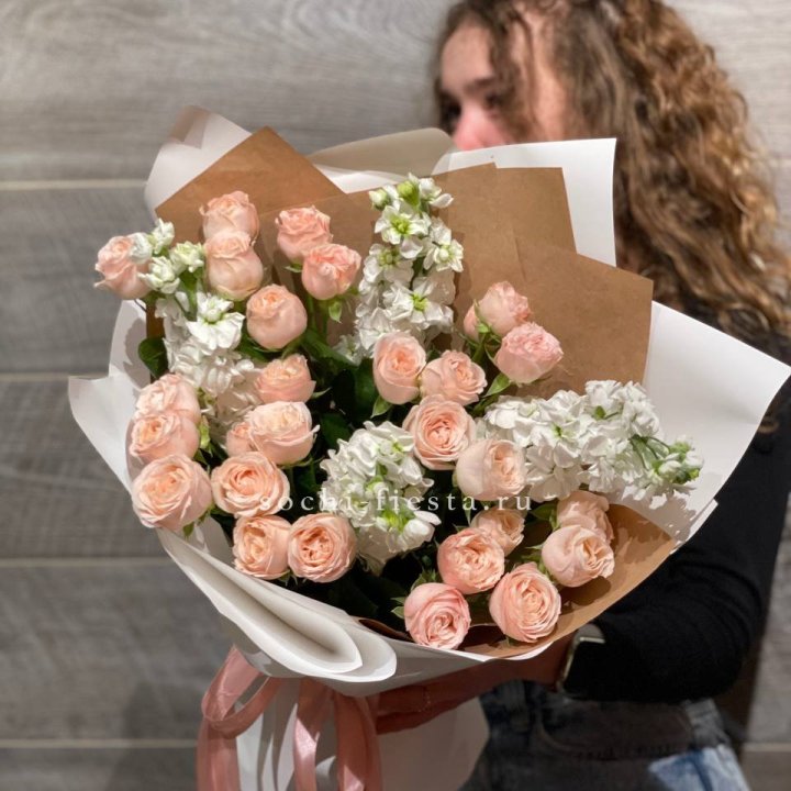 Букет бомбасти и маттиола в Архангельске