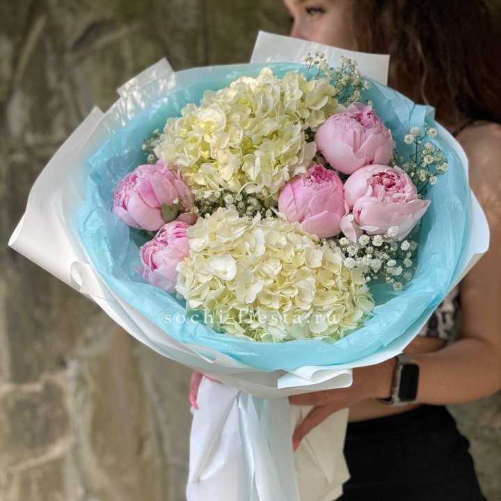 Букет с пионами "Блюсом" в Архангельске