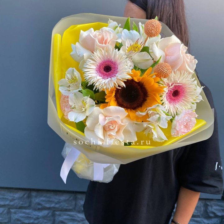 Букет с подсолнухом "Елоу" в Архангельске