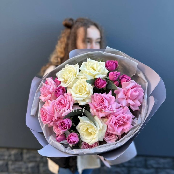 Букет французских и пионовидных роз в Архангельске