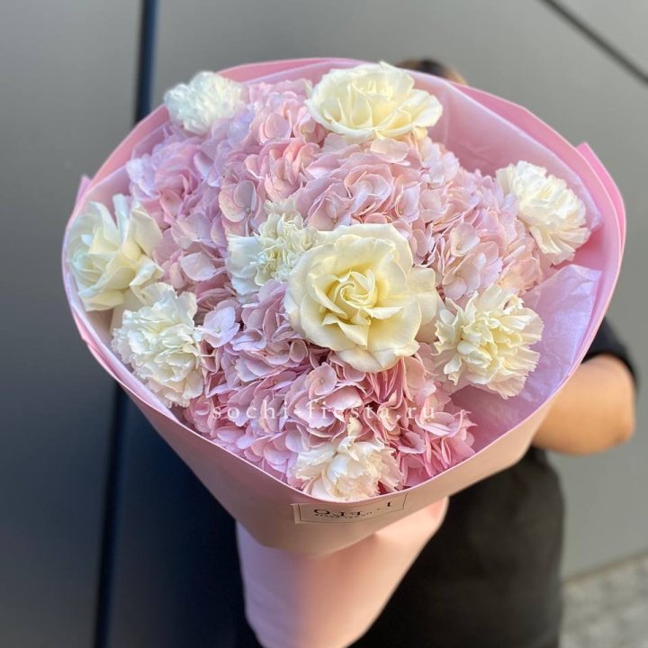  Букет гортензий и роз  в Архангельске