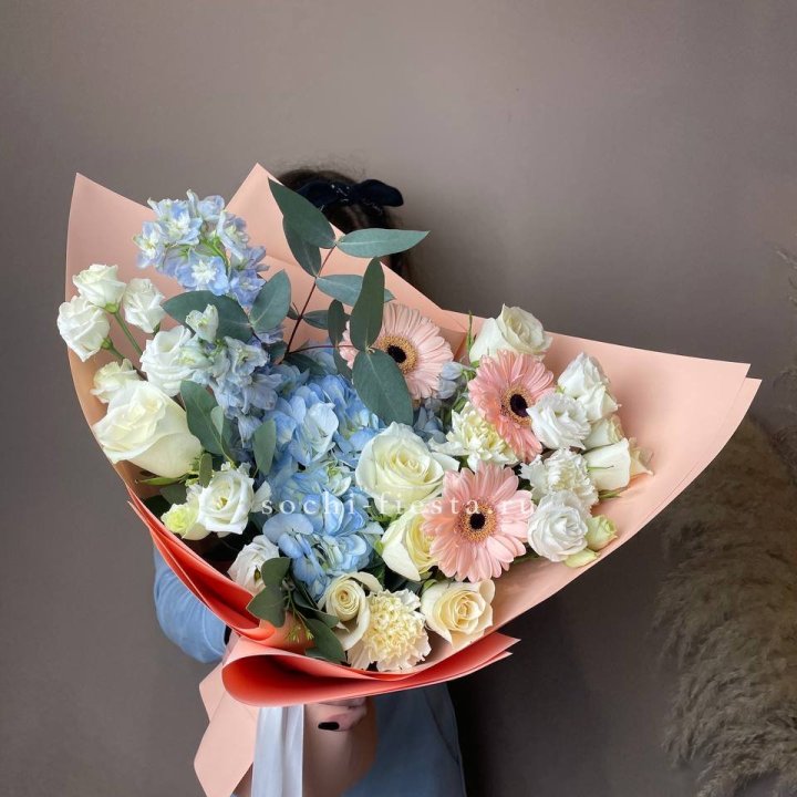  Букет гортензии и роз "Валенсия" в Архангельске
