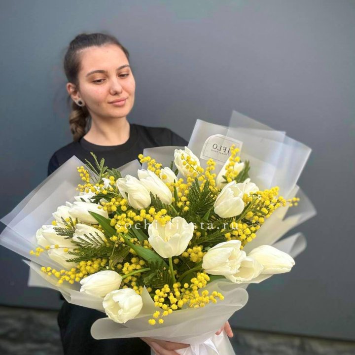 Букет тюльпанов и мимозы в Архангельске