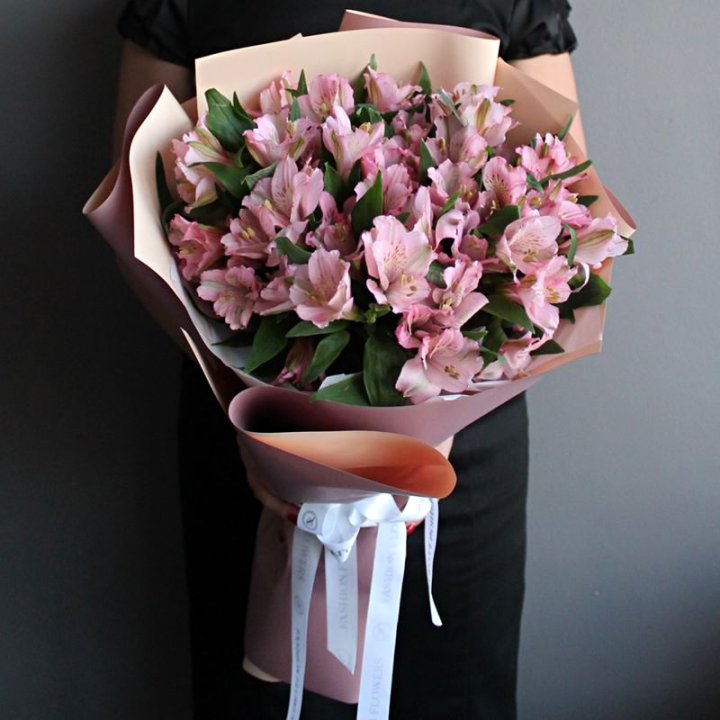 Букет розовых альстромерий в Архангельске
