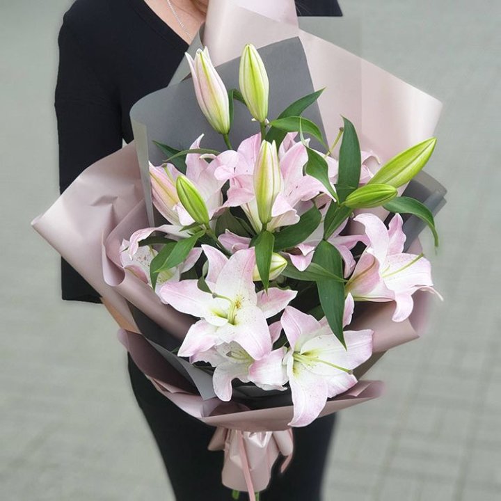 Букет розовых лилий в Архангельске