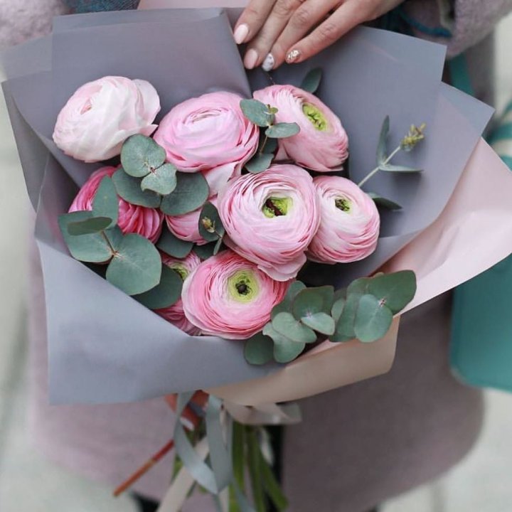 Ранункулюсы с эвкалиптом №1 в Архангельске