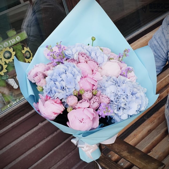 Букет с гортензиями "Блубери" в Архангельске