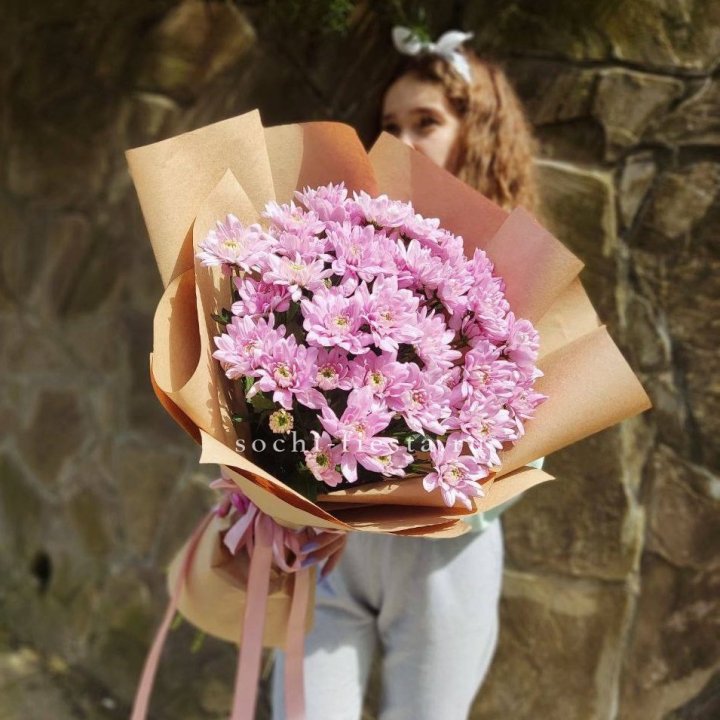 Букет хризантем в крафте в Архангельске