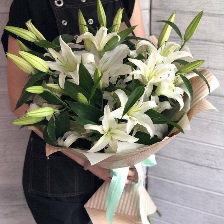 Букет белых лилий в Архангельске