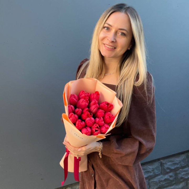  19 красных тюльпанов в Архангельске