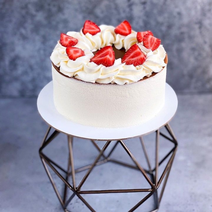 Торт "Клубника со сливками" в Архангельске