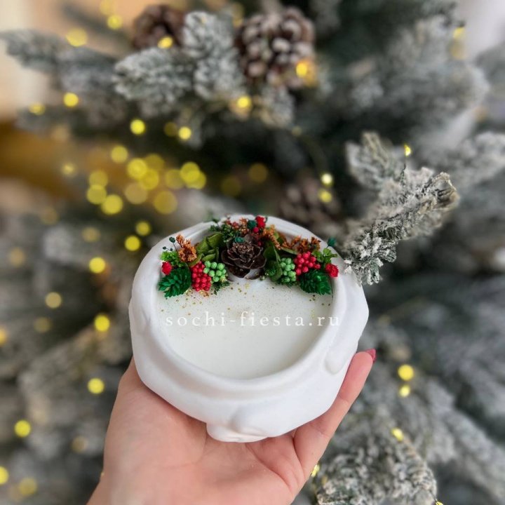 Свеча ароматическая в гипсе Руки с шишкой в Архангельске