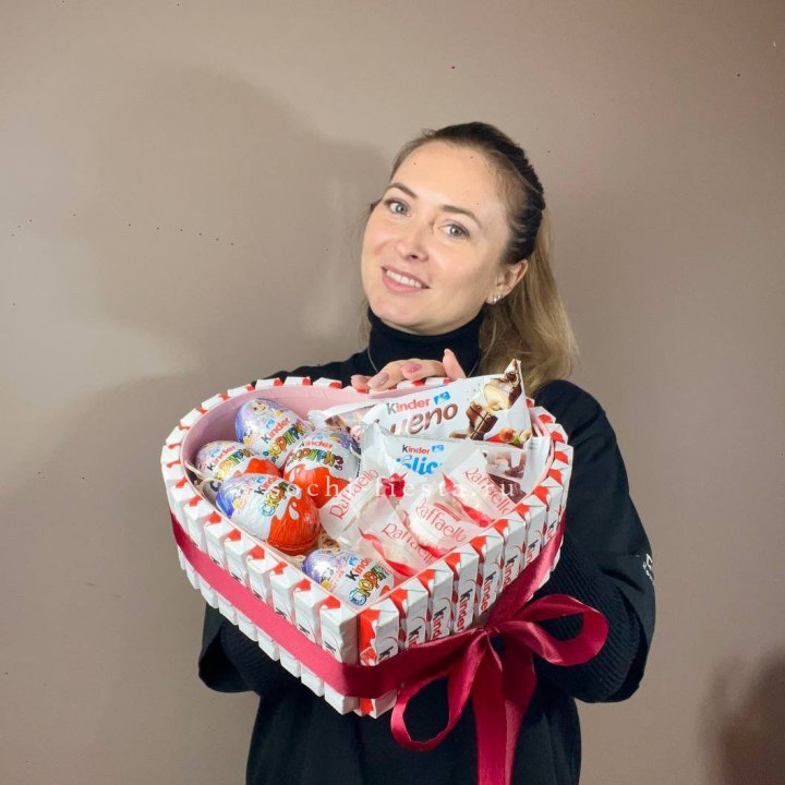 Подарочный набор сердце с Киндерами в Архангельске