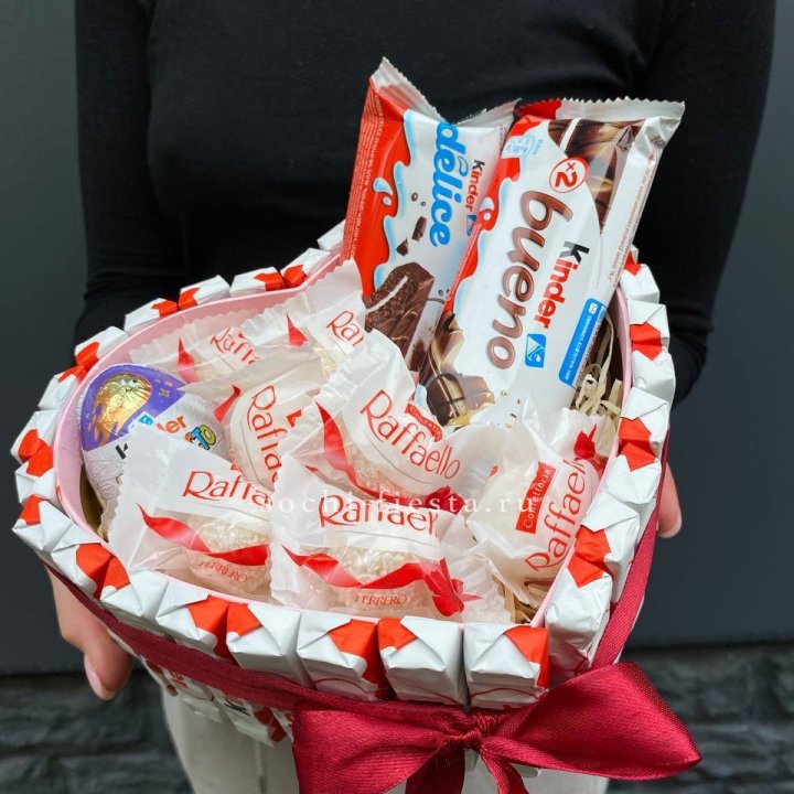 Подарочный набор сердце с Киндерами и Рафаэлло в Архангельске