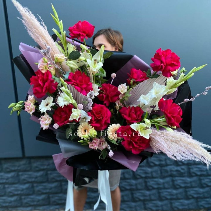Дизайнерский букет Ред в Архангельске