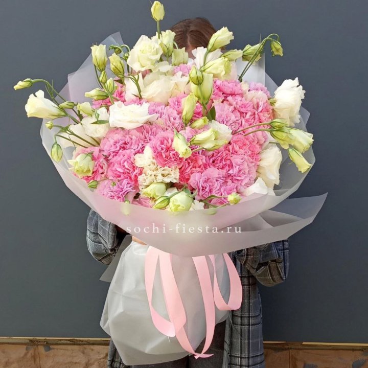 Букет из эустом и диантусов  в Архангельске