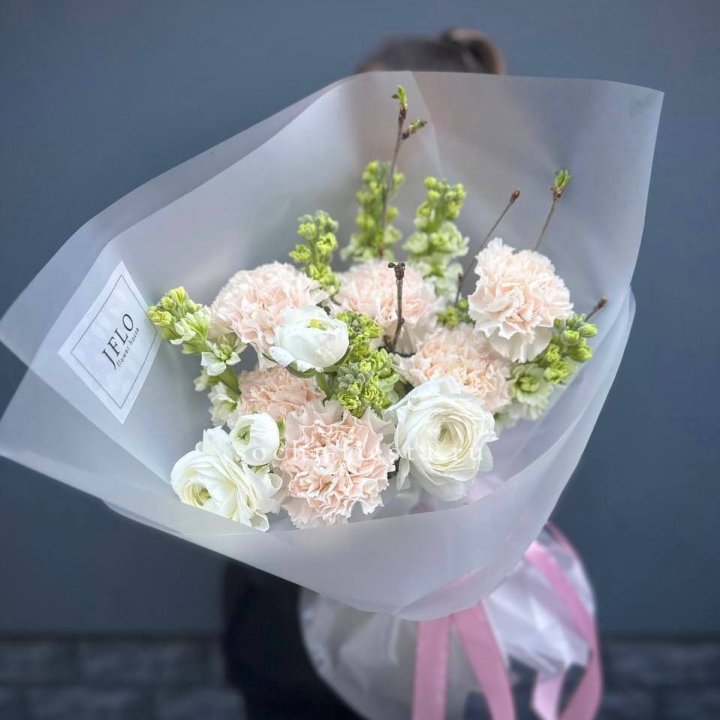 Букет маттиолы и ранункулюсов  в Архангельске