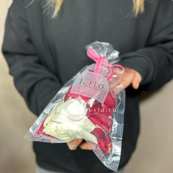 Лепестки роз в Архангельске