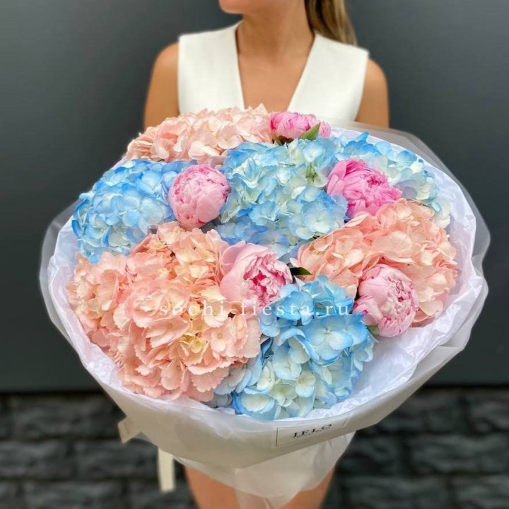 Дуобукет гортензии с пионами  в Архангельске