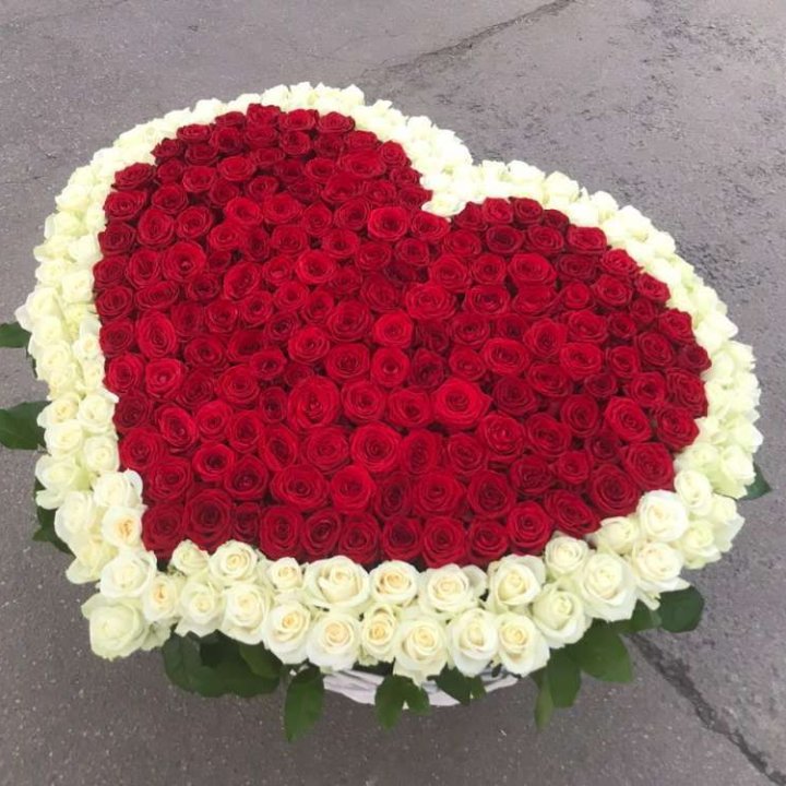 333 розы в корзине в Архангельске