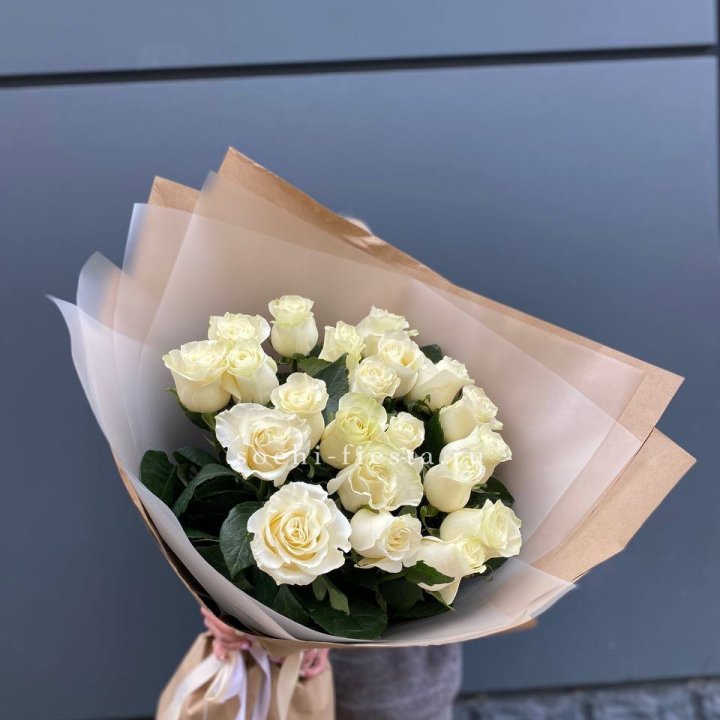  Букет  высоких белых роз   в Архангельске