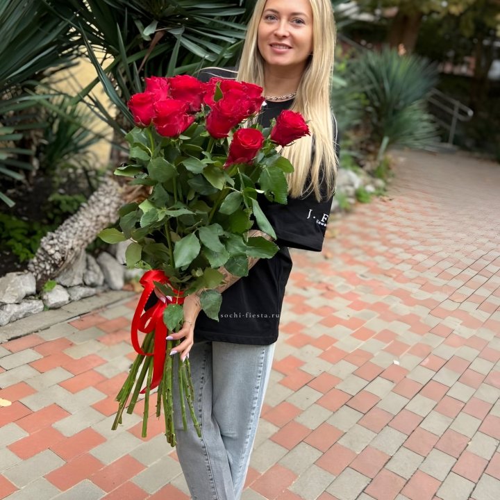 15 высоких красных роз в Архангельске