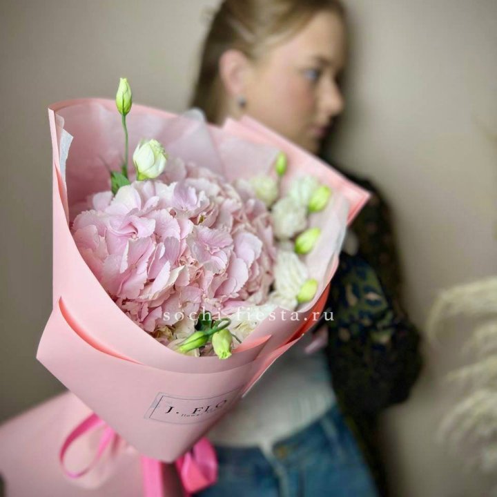 Букет с гортензией №2 в Архангельске