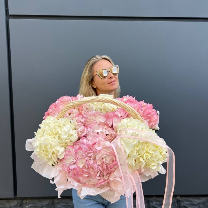 7 гортензий в корзине в Архангельске