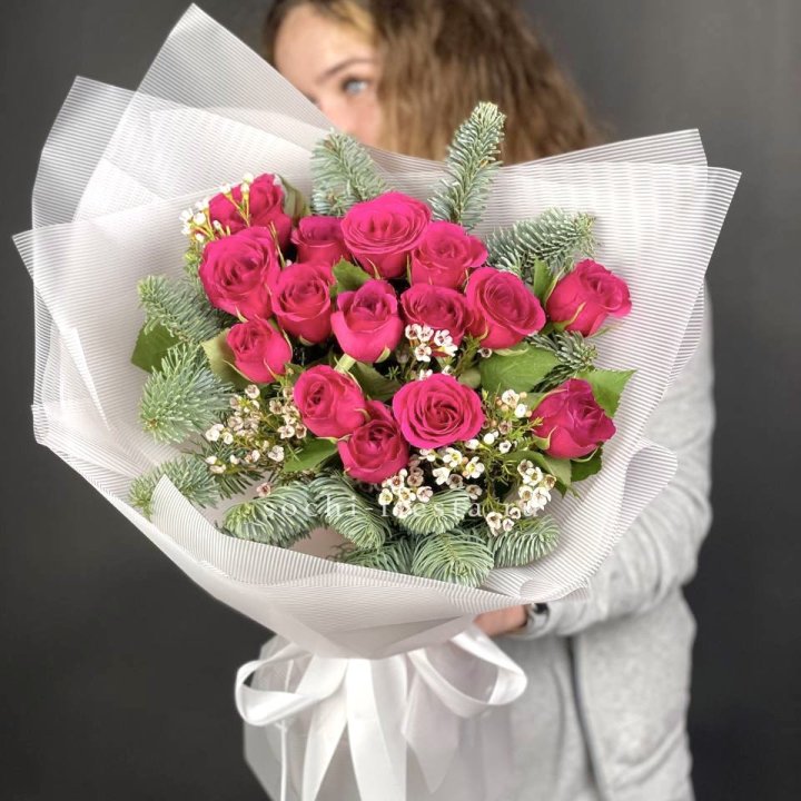 Новогодний букет Елки и Розы в Архангельске