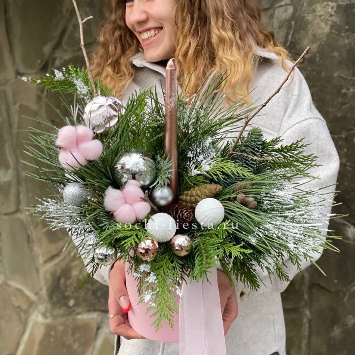 Новогодняя композиция в коробке пинк в Архангельске