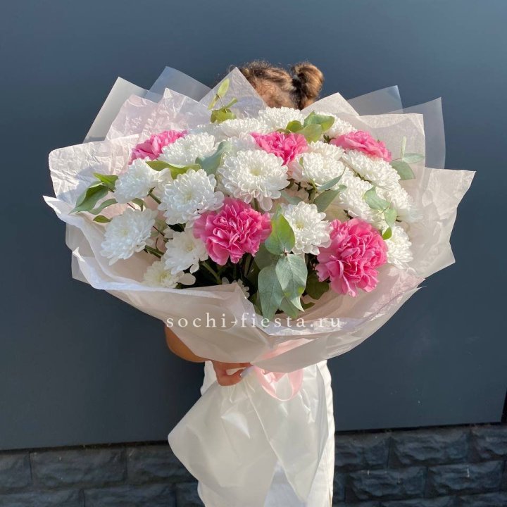  Букет  хризантем и диантусов "Воздушный" в Архангельске