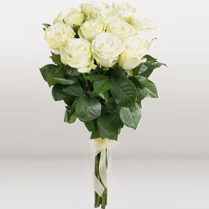 11 белых голландских роз в Архангельске