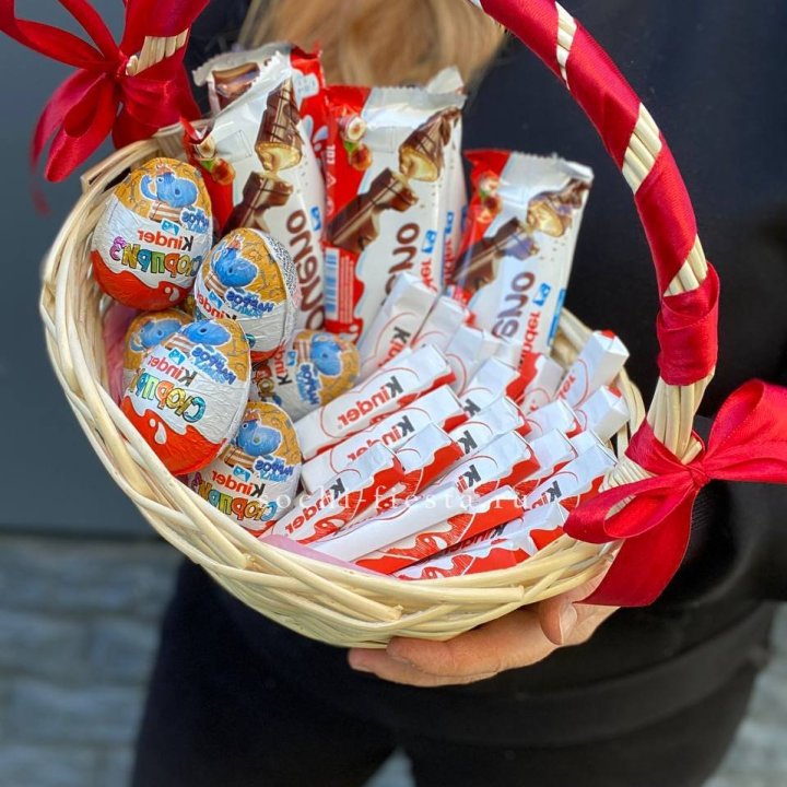 Корзина с киндерами  в Архангельске