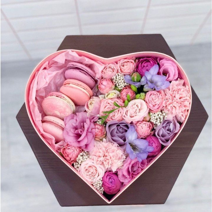 Бокс-сердце с макаронс  в Архангельске