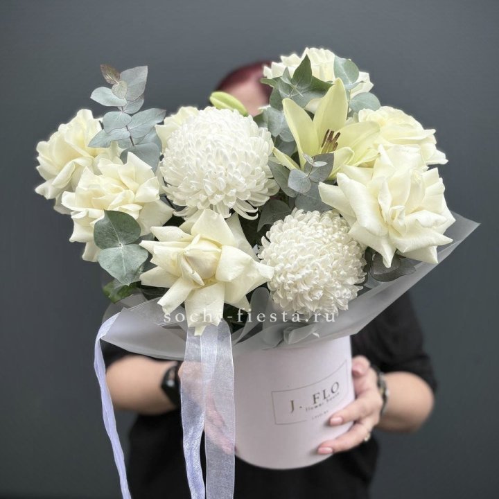 Цветы в шляпной коробке  в Архангельске