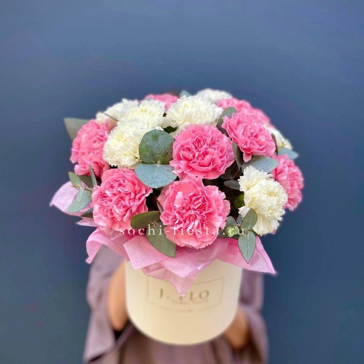 Диантусы в цилиндре в Архангельске