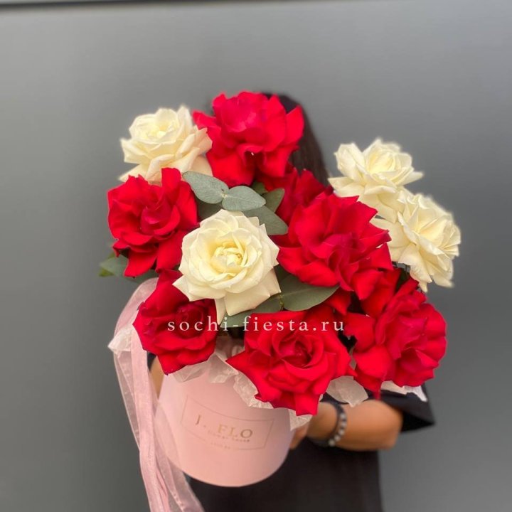13 Французских роз в боксе в Архангельске