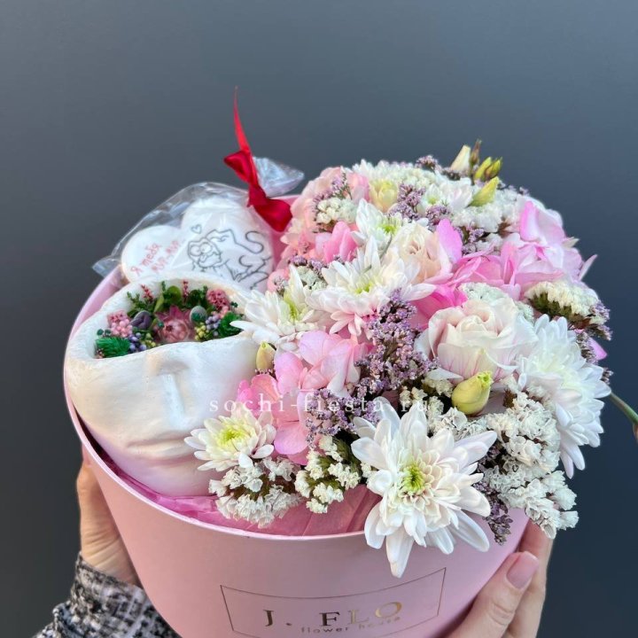 Цветы и свеча в коробке в Архангельске