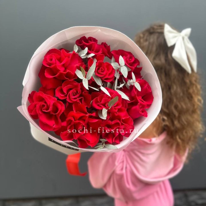 11 Красных французских роз в Архангельске