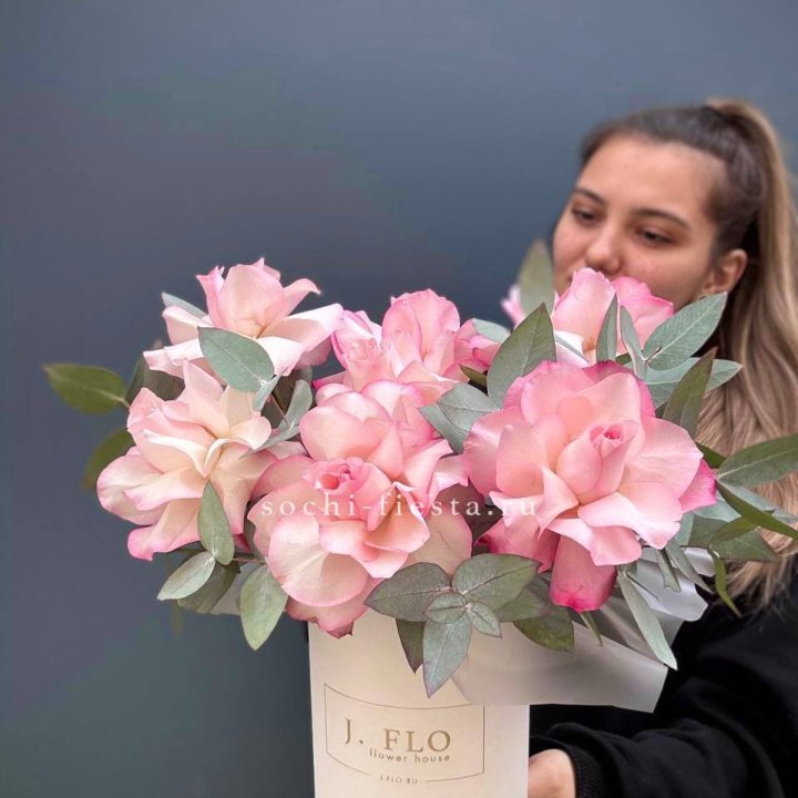 7 Французских роз в боксе в Архангельске