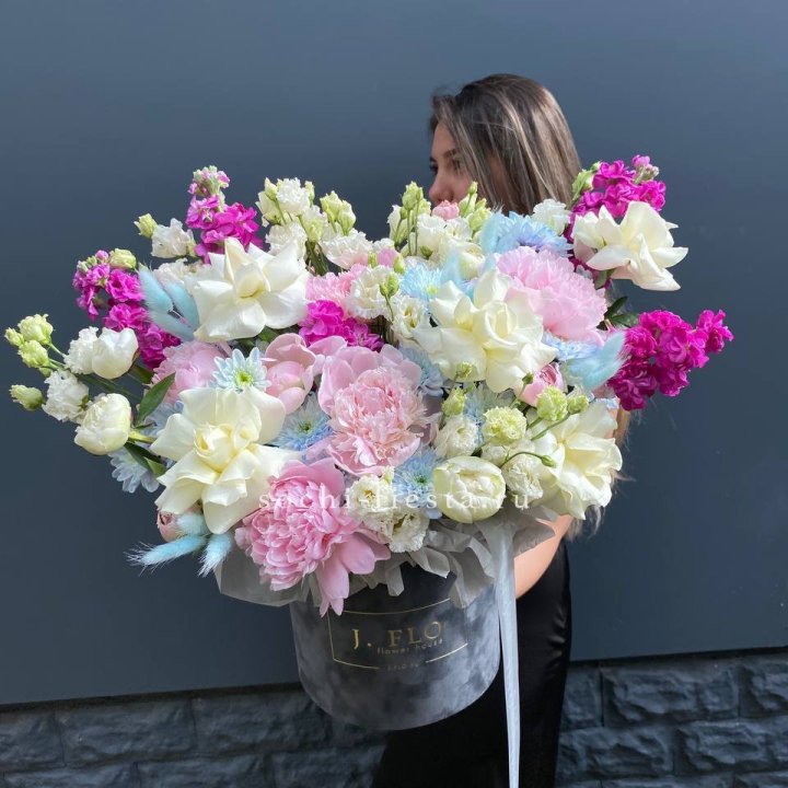 Дизайнерский цилиндр "Пионы гарден" в Архангельске