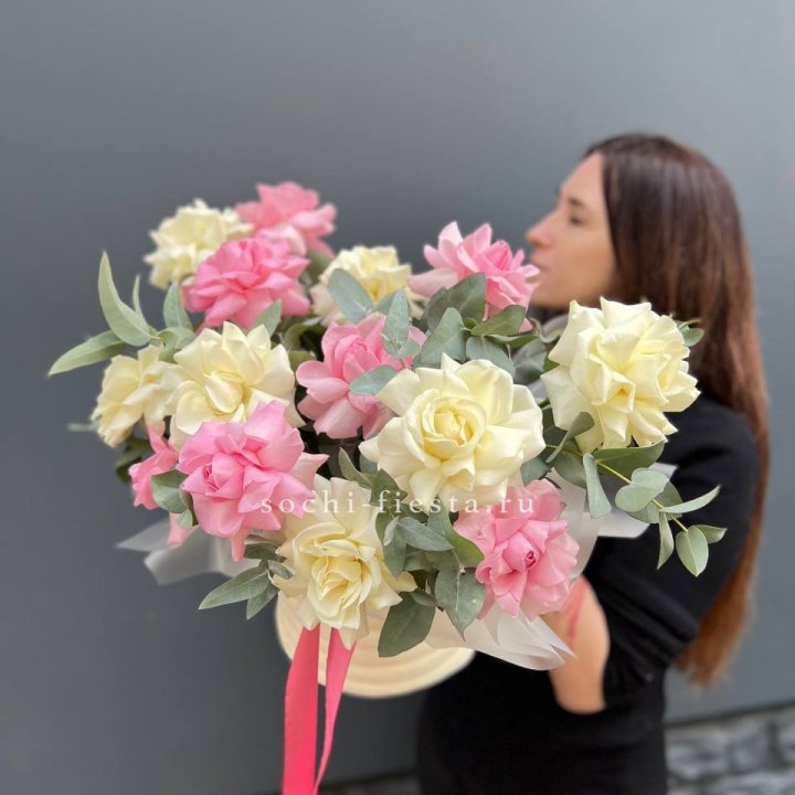 Зефирный бокс из 17 французских роз микс в Архангельске