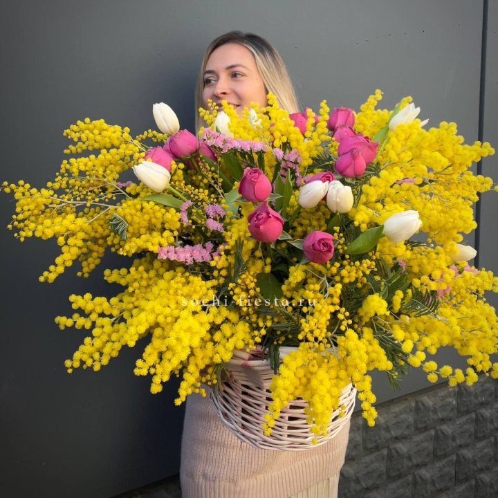 Цветочная корзина с мимозой "Спринг" в Архангельске