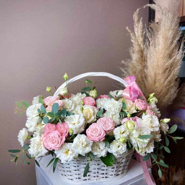 Цветочная корзина "Пинки вайт" в Архангельске