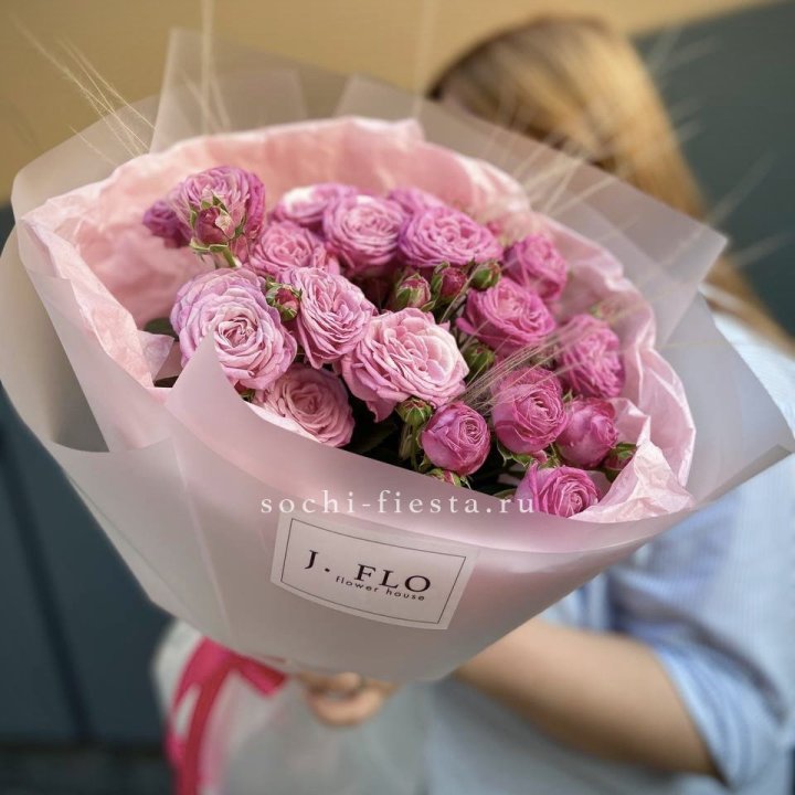 Пионовидные розы Мадам Бомбастик Pink в Архангельске